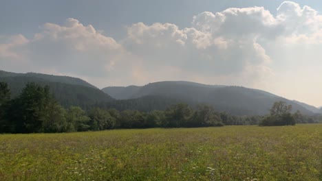 Wunderbarer-Frühling-Und-Herrliche-Aussicht-Auf-Den-Hohen-Tatry-berg-In-Europa