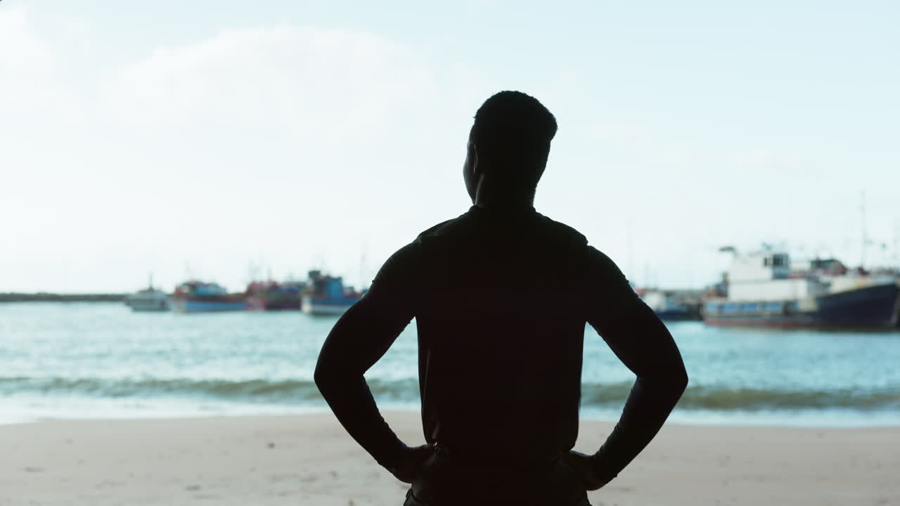 마라톤을 위해 바다에서 생각, 피트니스 및 남자 휴식