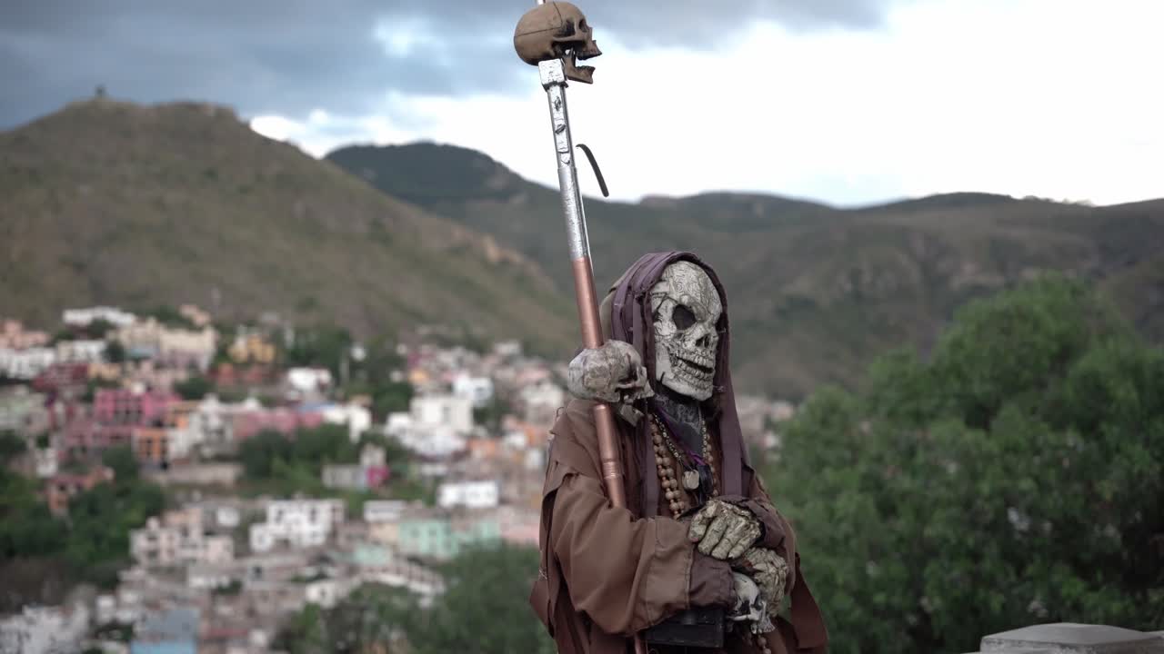 persona con un cráneo fresco personalizado para halloween