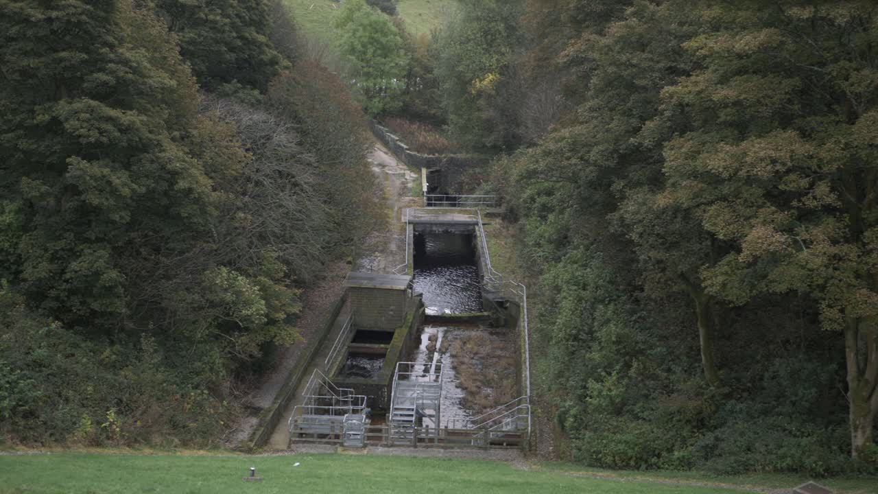 요크셔 와이드 패닝 샷의 저수지