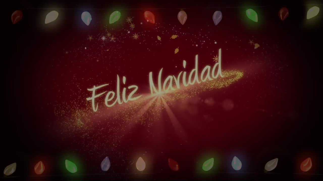 luces de hadas contra el texto feliz navidad sobre fondo rojo