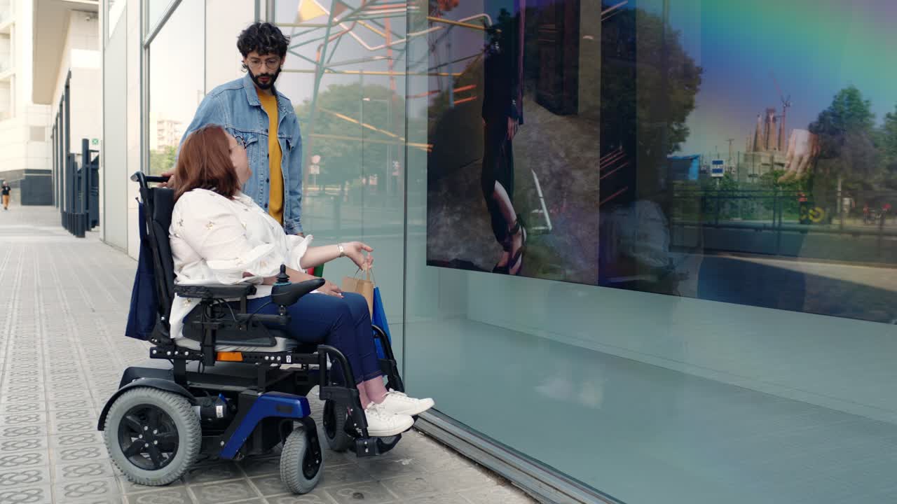 Couple window shopping: Woman in wheelchair