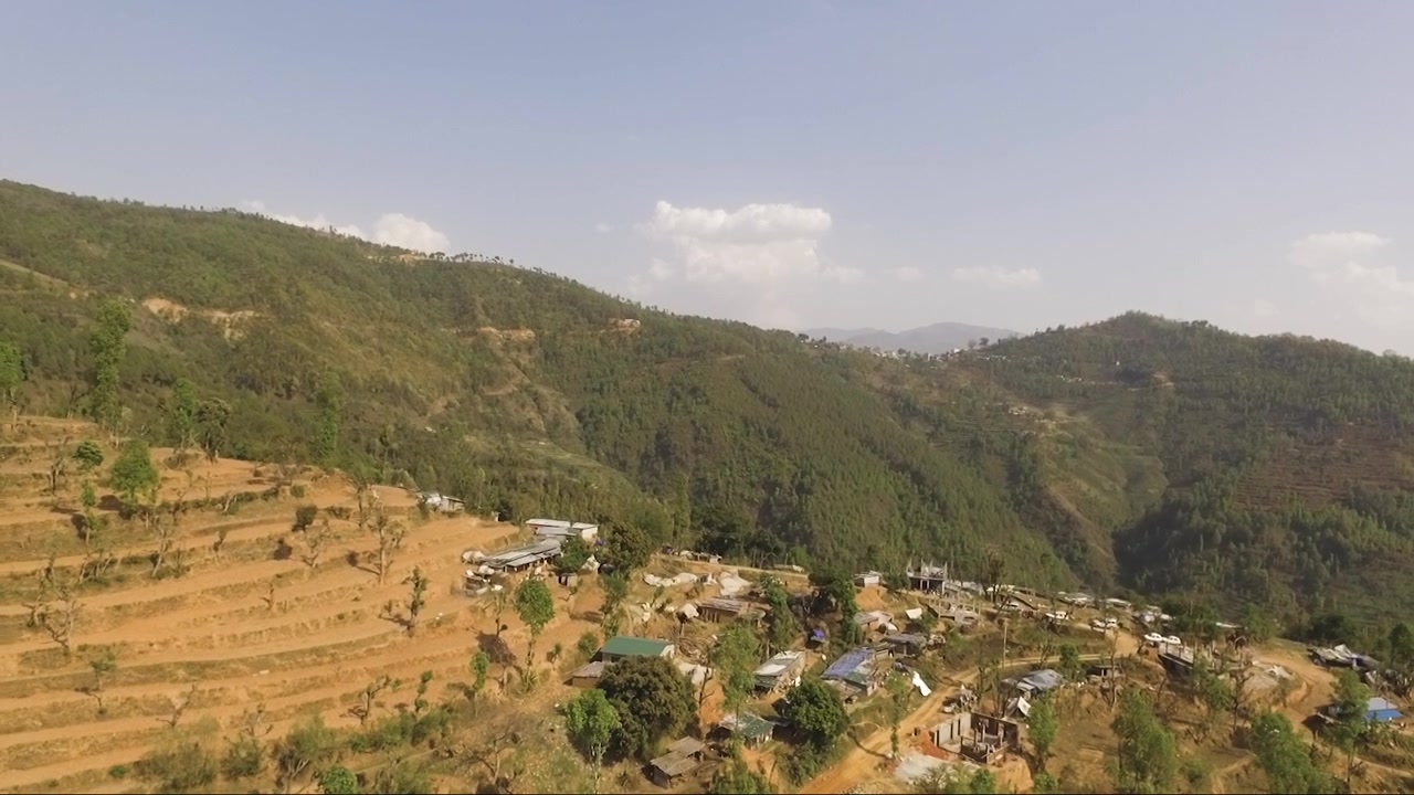 Villaggio nepalese ai piedi dell'Himalaya