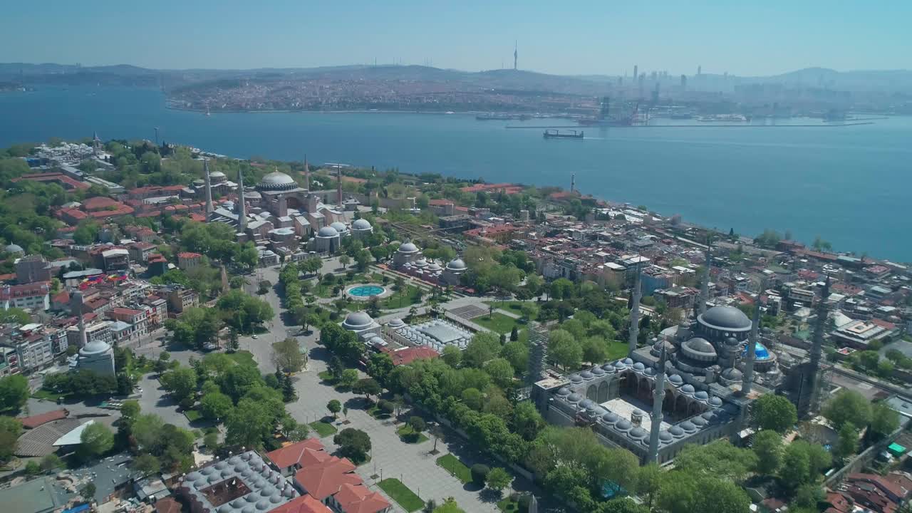 la mezquita azul de estambul, sultan ahmet camii imágenes aéreas durante el toque de queda por covid
