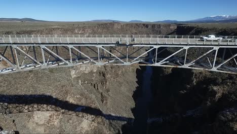 Video-De-Drones-Del-Puente-Colgante-Del-Desfiladero-Del-Río-Grande-Colorado-New-Mexico-Taos-Snow