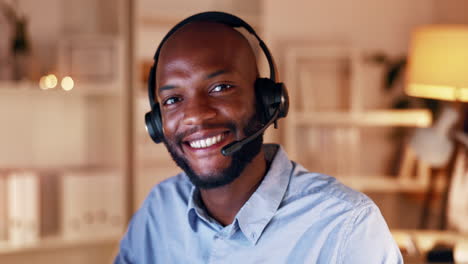 Atención-Al-Cliente,-Sonrisa-Y-Cara-De-Hombre-Negro