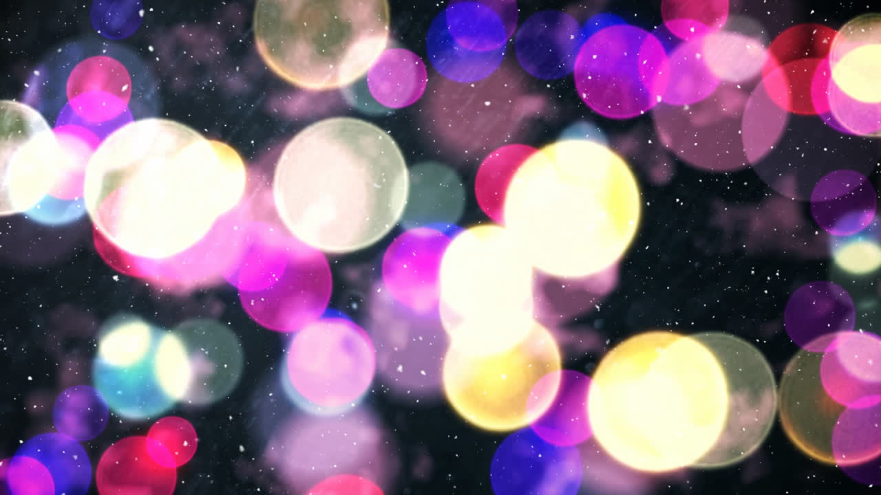 nieve cayendo con círculos de navidad de luz bokeh