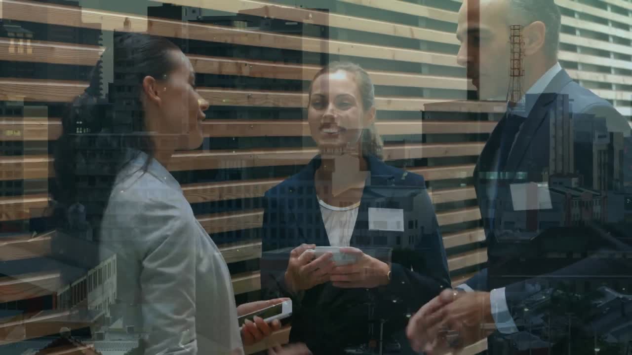 현대적인 사무실에서 이야기하는 비즈니스 사람들 위에 사무실 건물의 애니메이션