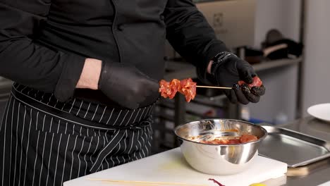 preparación de salchichas de cerdo