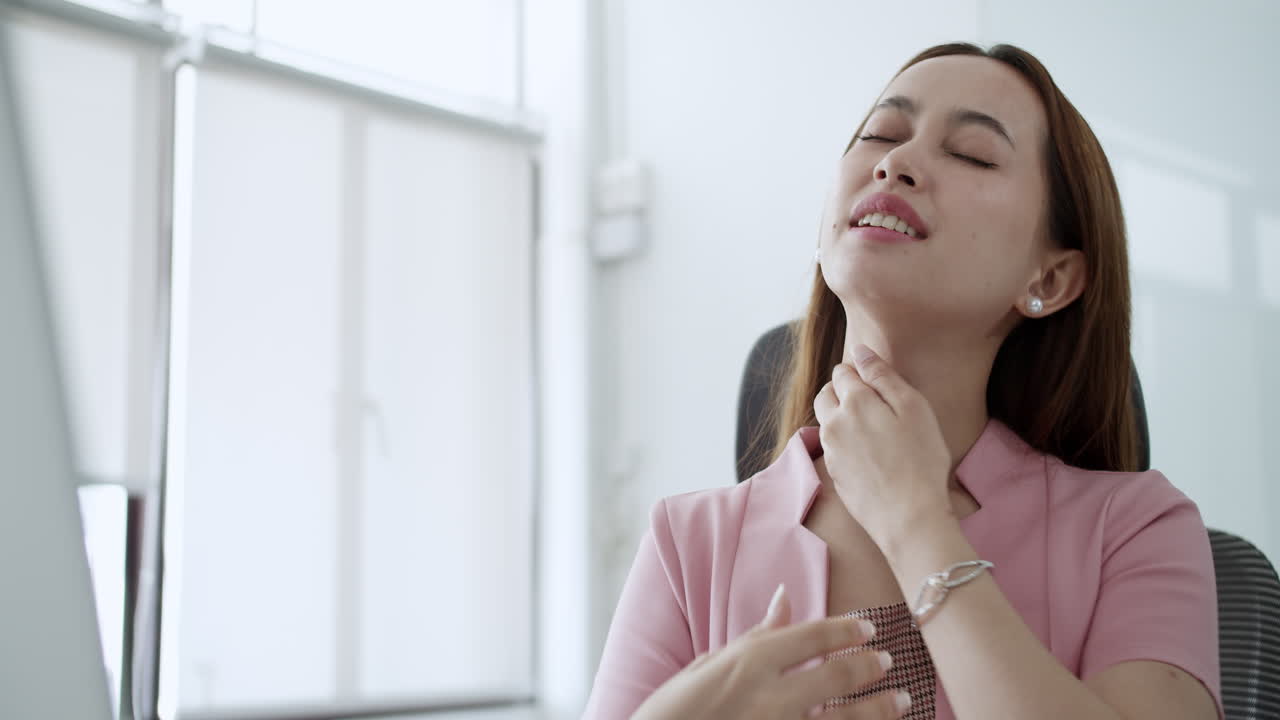 Squeezing her shoulders, neck, and nape to relive herself from stress.