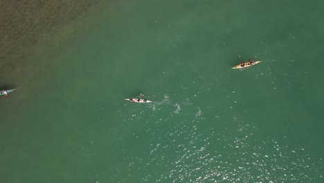 las carreras de deportes acuáticos vista aérea