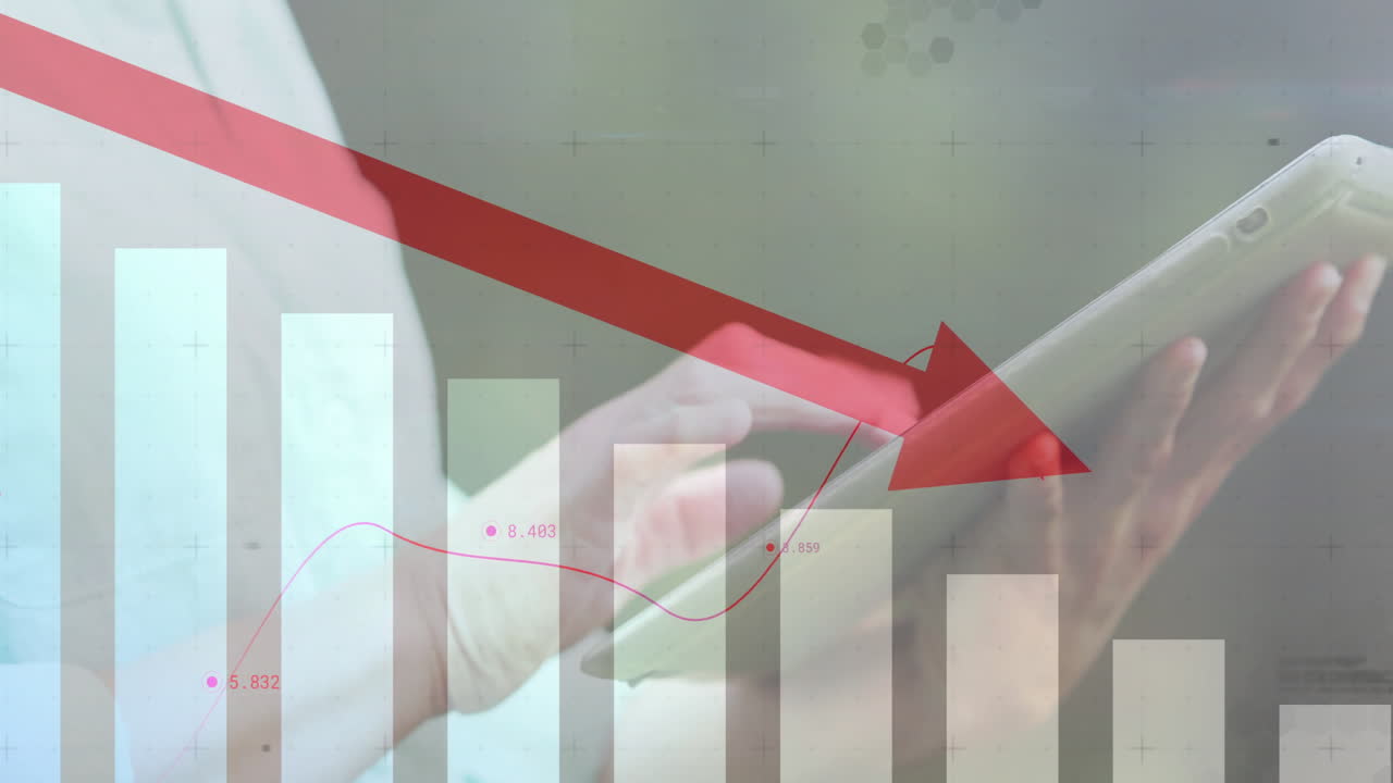 태블릿을 사용하는 백인 사업가에 대한 금융 데이터 처리 애니메이션