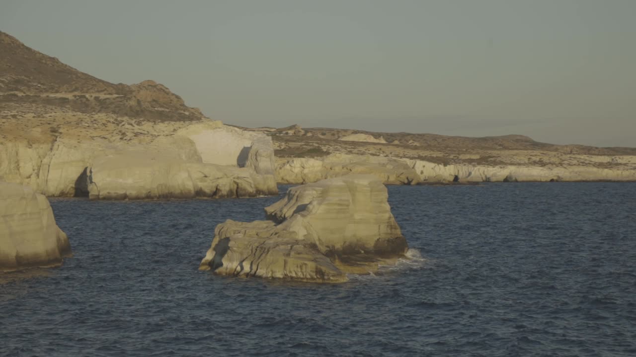 Vulkanske klipper, Milos kystlinje, Grækenland – Panorering