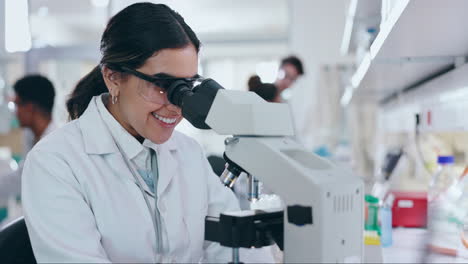 microscopio, ciencia y mujer en la medicina