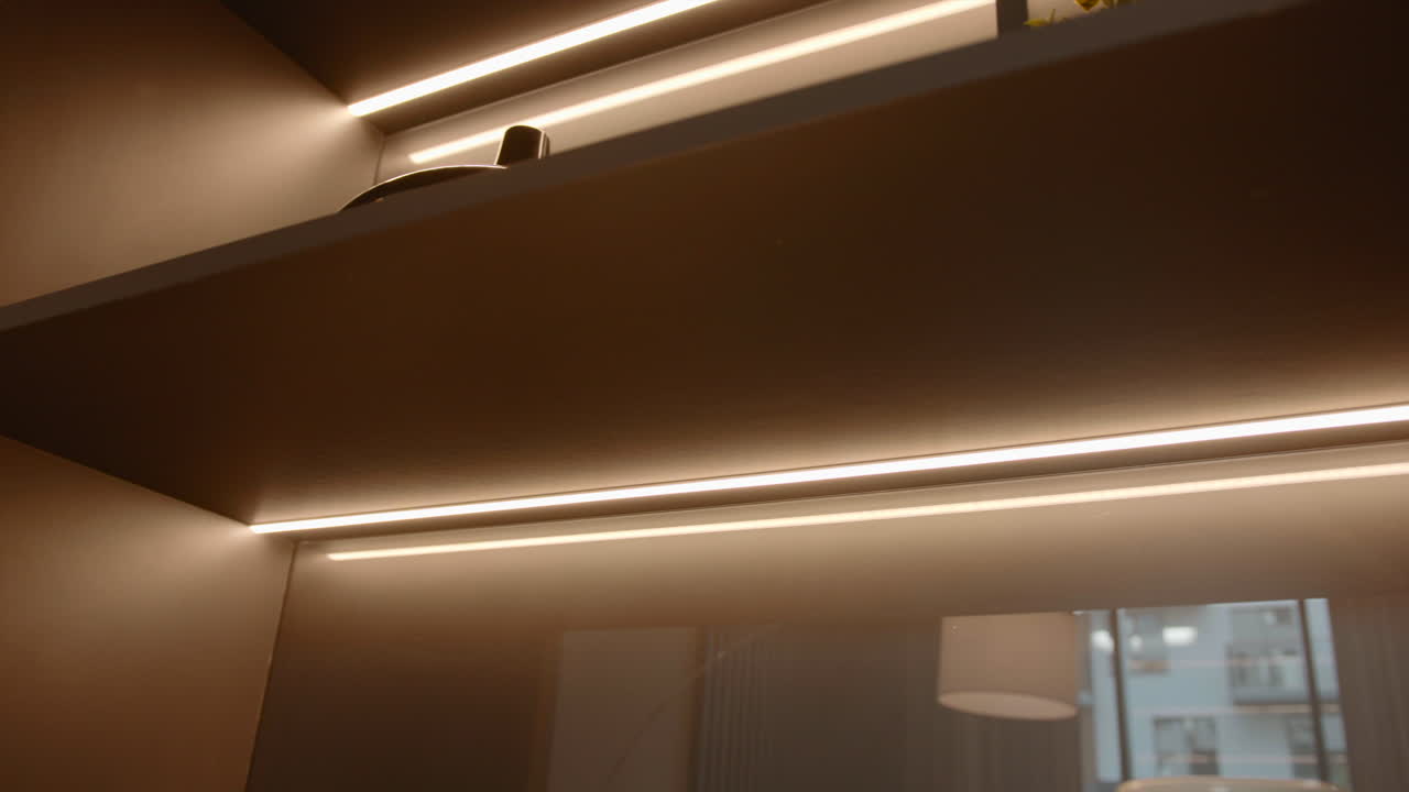 estanterías modernas incorporadas con iluminación led
