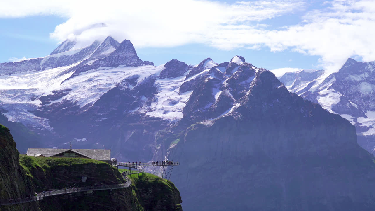 grindelwald con la montaña de los alpes en suiza