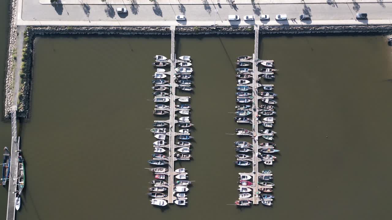puerto deportivo en murtosa, aveiro, portugal, vista desde el aire
