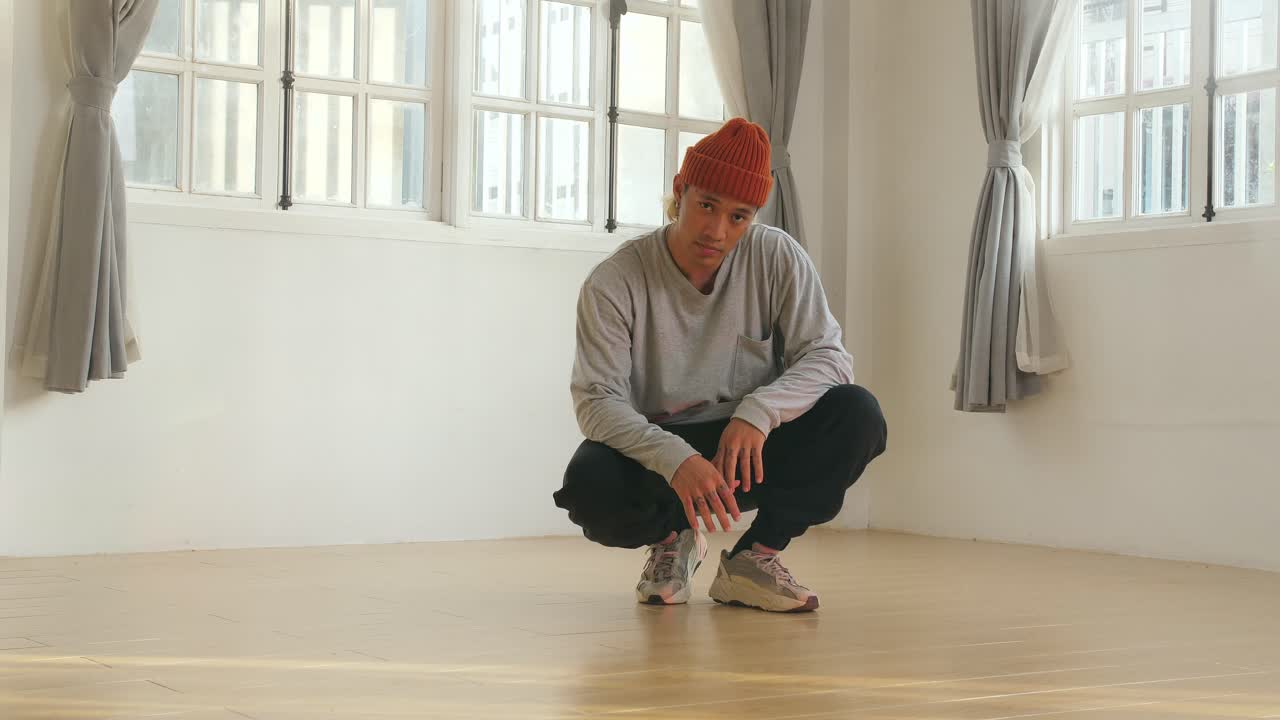 Asian Male Dancer Pose, Video In 4K 50Fps