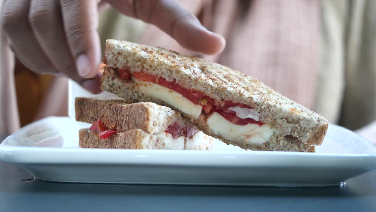Delizioso panino pomodoro e mozzarella.