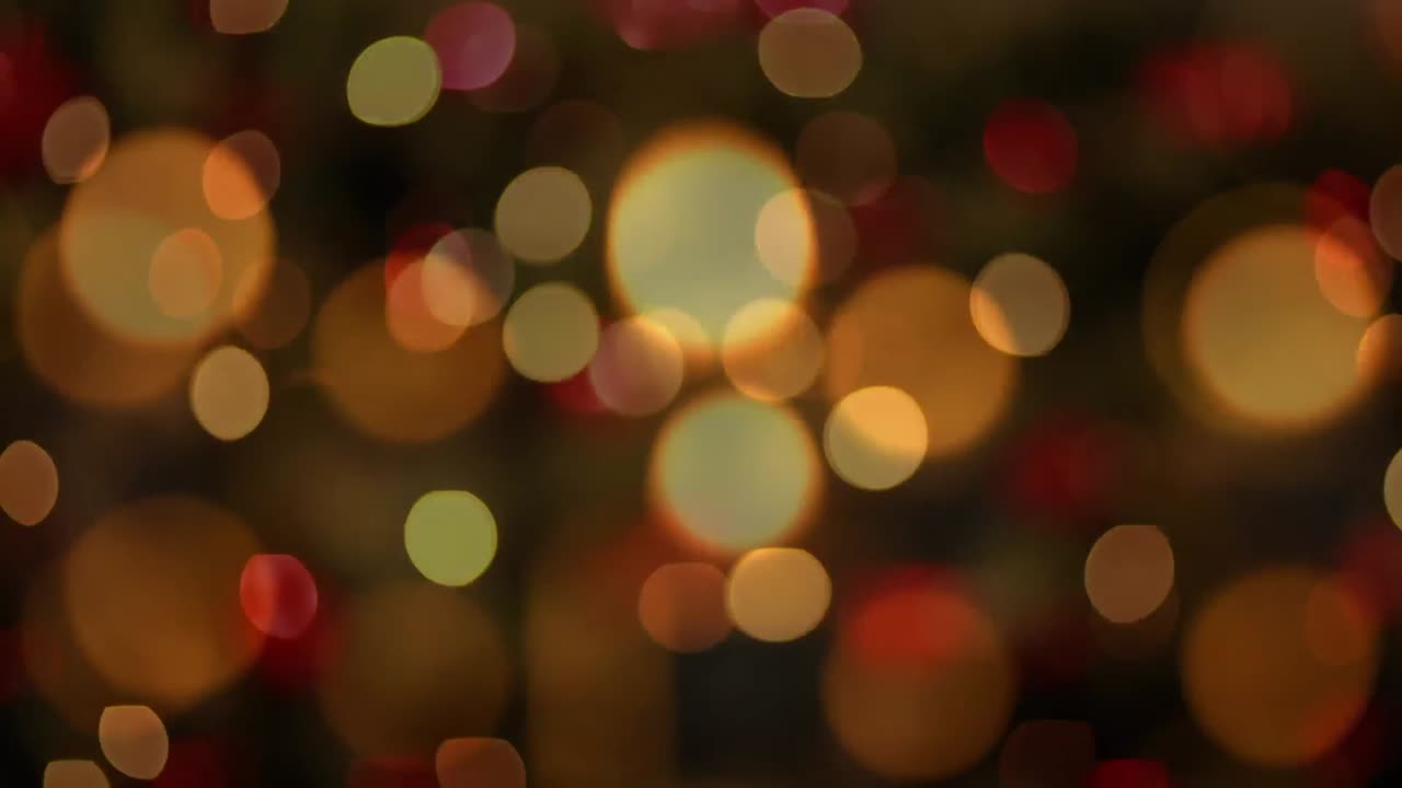 animación de velas sobre el árbol de navidad y regalos