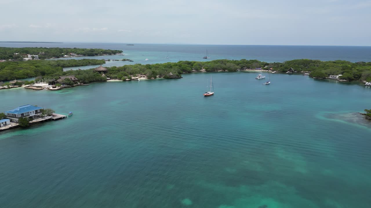 fotografía aérea de la isla mulata en cartagena, colombia