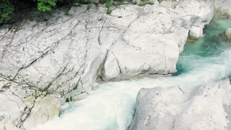 Maravilloso-Río-Serio-Con-Sus-Cristalinas-Aguas-Verdes,-Bergamo,-Valle-Seriana,-Italia