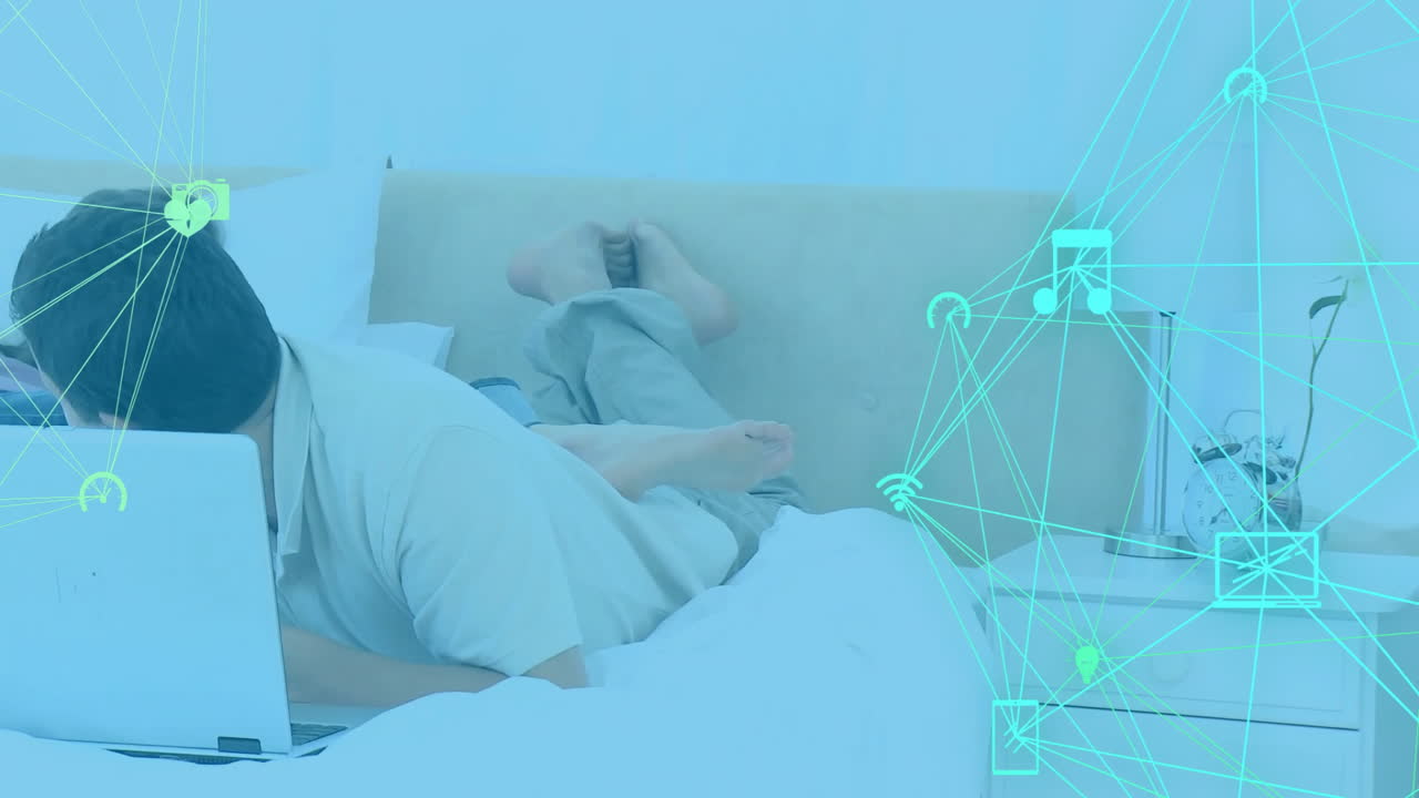 네트워크 연결을 가진 노트북을 사용하여 침대에 누워있는 남자 애니메이션 장면