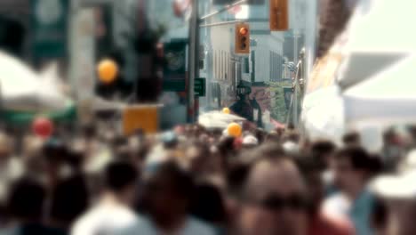 gran multitud anónima en 4k