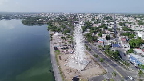 rueda de la fortuna en un lago en tampico