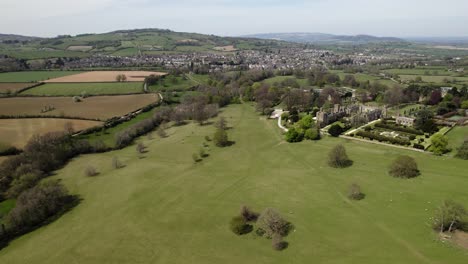 Castillo-De-Sudeley-Y-Paisaje-Aéreo-De-La-Ciudad-De-Winchcombe-Cotswolds-Gloucestshire-Inglaterra-Temporada-De-Primavera