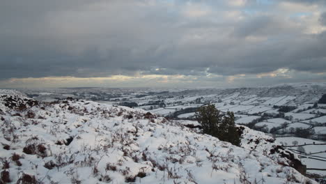 Video-Panorámico-De-Escena-De-Nieve-De-North-York-Moors,-Castleton,-Westerdale,-Rosedale,-Clip-3