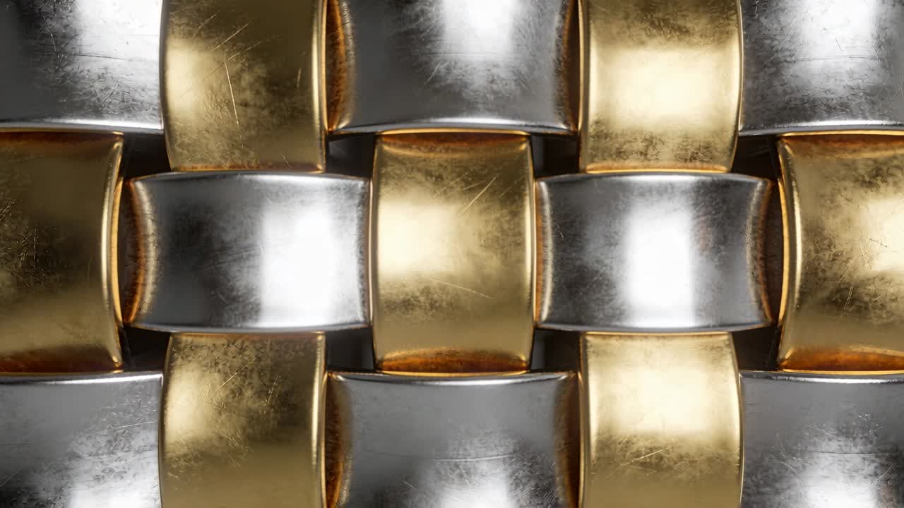 Pannello intessuto scintillante che riflette bagliori in movimento sotto la luce dello studio, con maglie oro-argento e segni d'usura