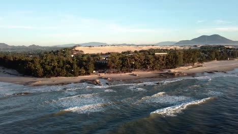 marco de seguimiento aéreo a la derecha de la costa en la gi, vietnam