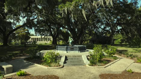 reverse reveal of fountain at city park in new orleans