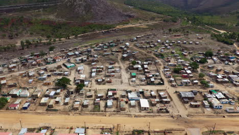 Barrio-Pobre-En-El-Municipio-De-Sudáfrica-Toma-Aérea