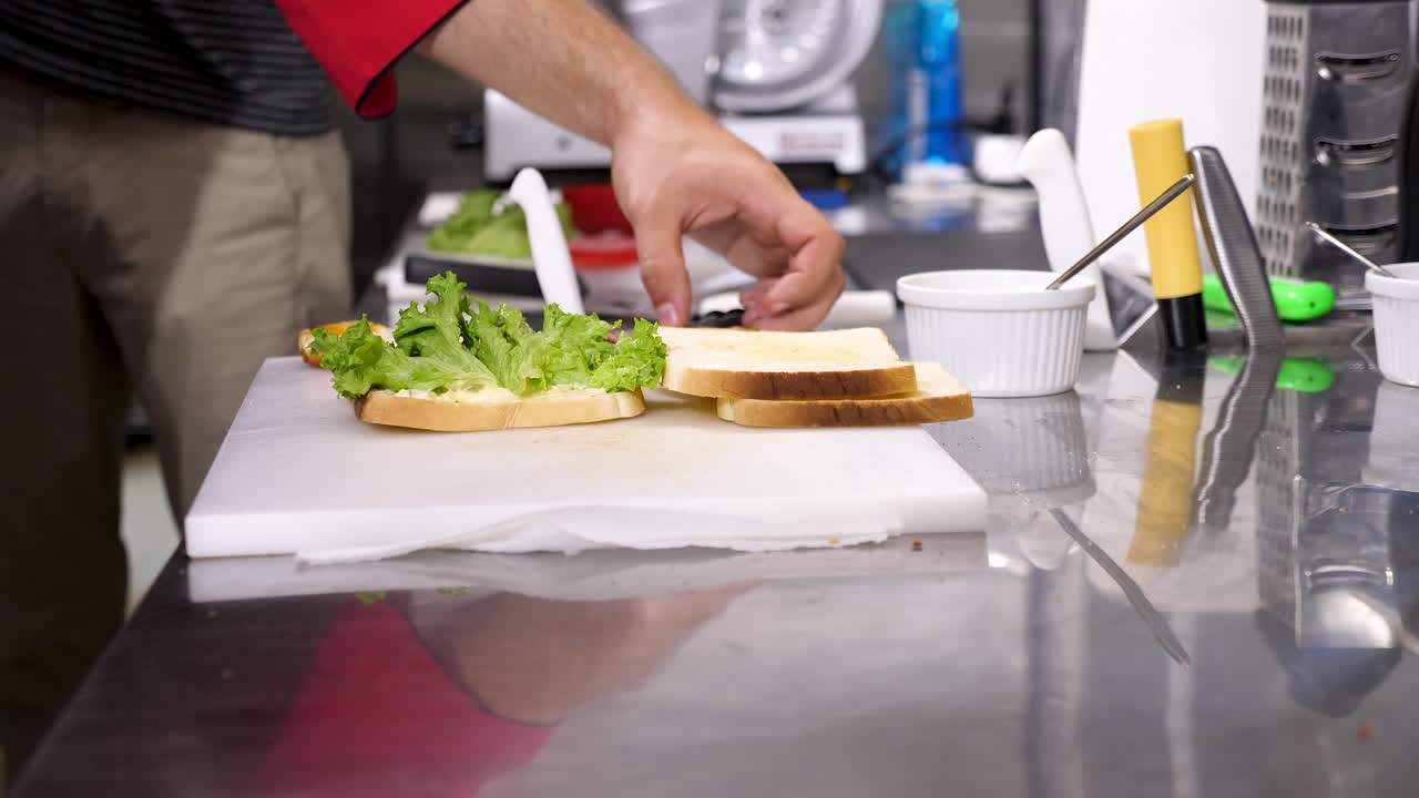 haciendo un sándwich