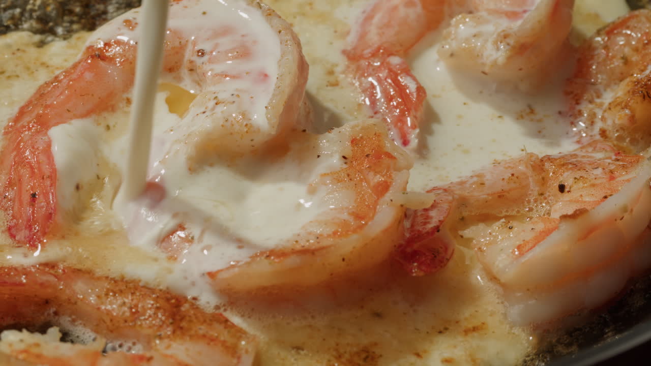 Creamy Shrimp with White Sauce
