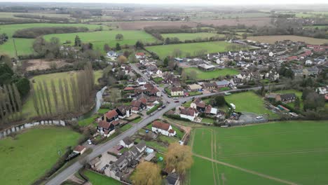 Fyfield-,pequeño-Pueblo-Essex-Uk-Drone,-Antena,-Tire-Hacia-Atrás-Revelar