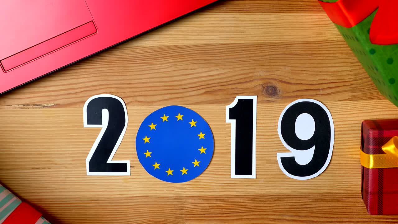 일러스트, 새해, 남자의 손이 테이블에 놓여있는 유럽 연합 발, 컨트리 볼, 2019