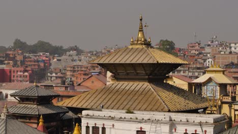 Vista-Diurna-De-La-Sección-Superior-Del-Templo-Pashupatinath,-Katmandú,-Nepal