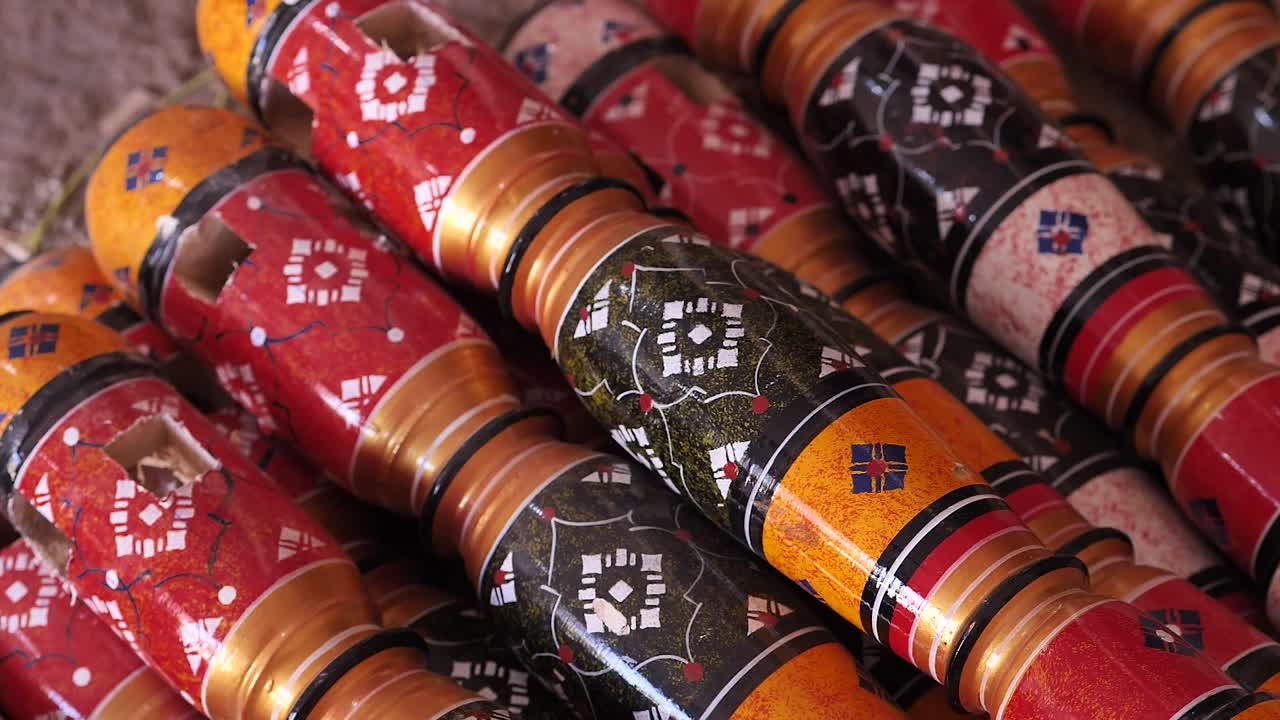 charpai pulido y barnizado, pilares tradicionales para las piernas