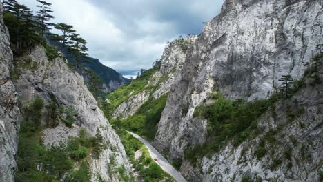 espectacular cañón en el parque nacional de sutjeska