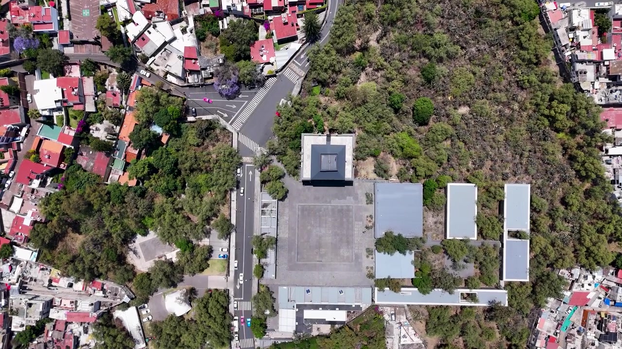 Vídeo aéreo do principal museu Anahuacalli e jardins próximos