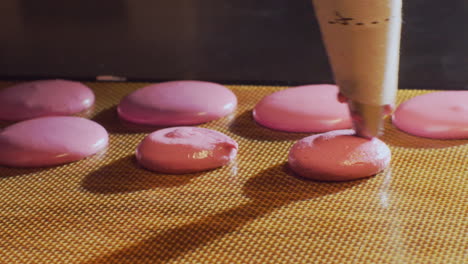 making pink macarons