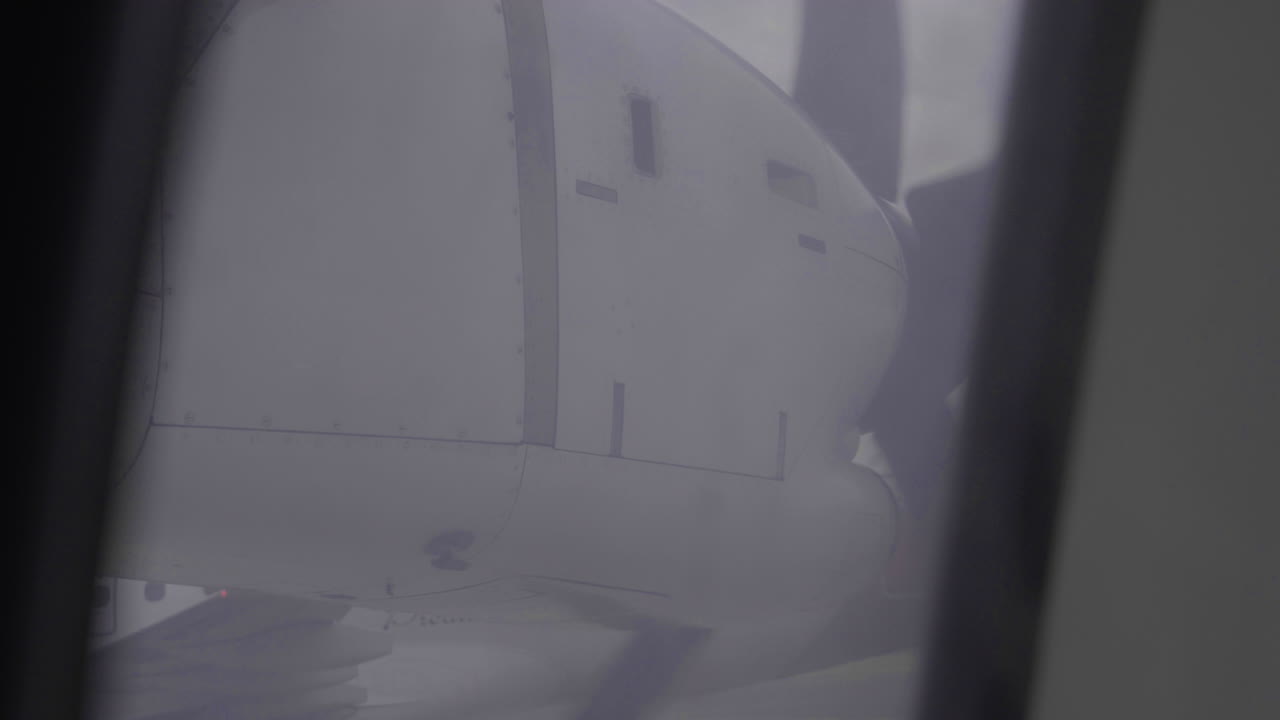 비행기 시동 엔진, 다르 에스 살람 국제 공항에서 회전하는 프로펠러