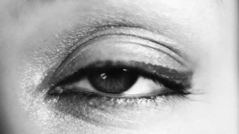 ojo de mujer joven 07