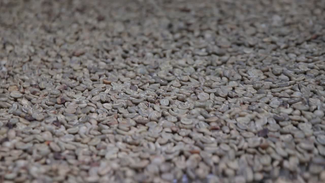 지 않은 아라비카 커피 은 느린 동작으로