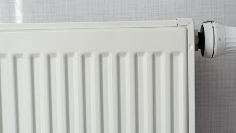 radiador blanco con termostato