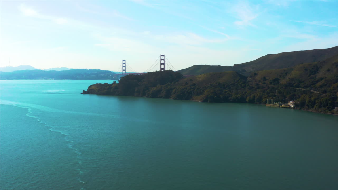 샌프란시스코 베이 지역 캘리포니아 미국의 아름다운 소살리토 도시에 항공 영상 도킹 보트