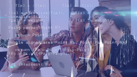 elaborazione dei dati contro colleghi di ufficio che discutono su tablet digitali
